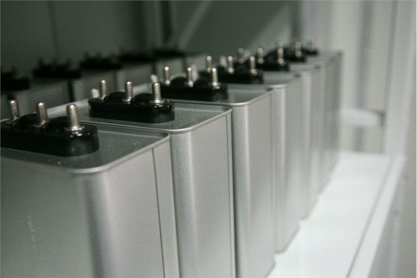 電容器能通過直流電嗎？為什么？