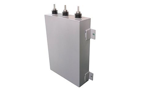 電容器的容量大小與什么有關(guān)？為什么？